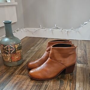 Toms‎ Women's Brown Leather Ankle Booties